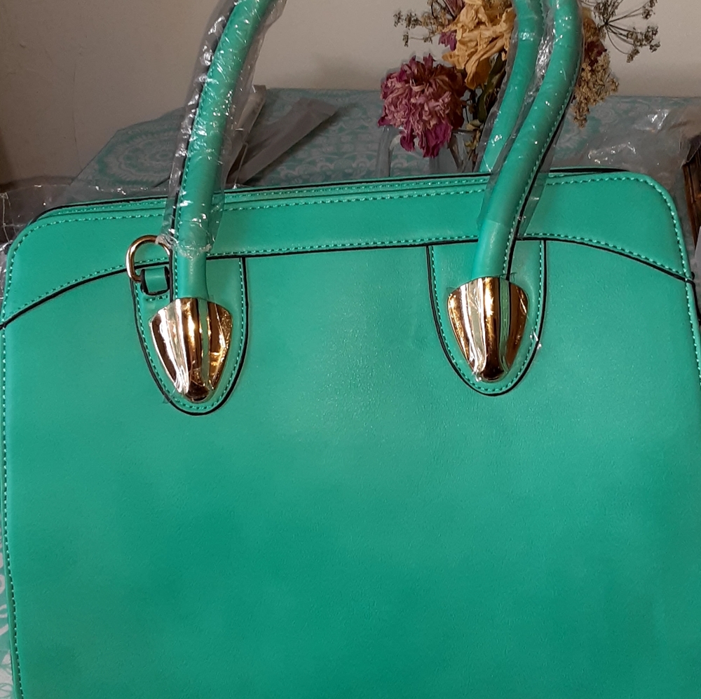 Purses - Picture 5 of 5
